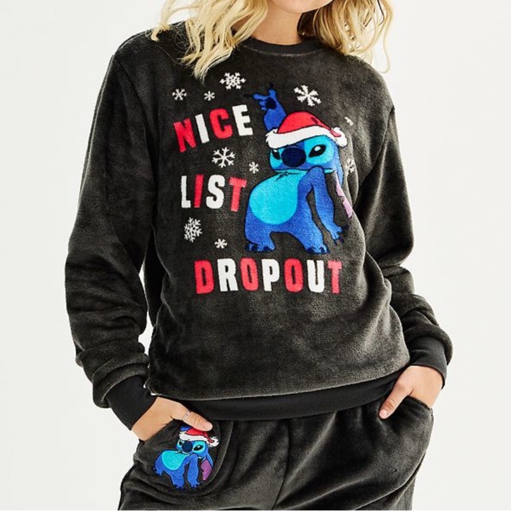 MATCHING SET! Junior stitch holiday nice list dropout pullover and sweatpants.
